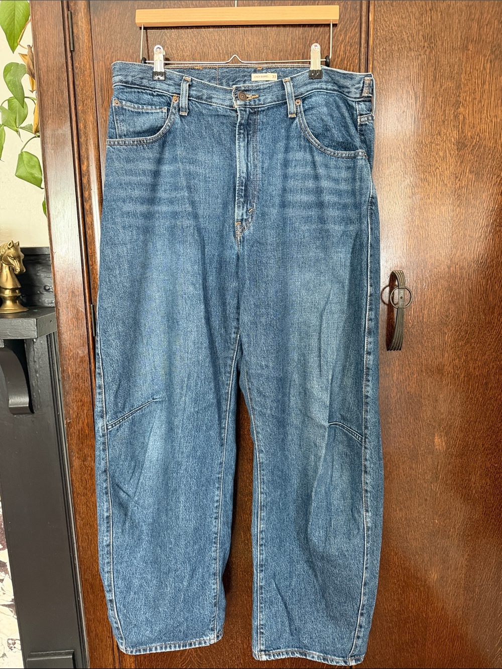 Levi Cinch Barrel Women's Jeans in Medium Blue